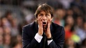 Cựu HLV Chelsea nhận thư khủng bố - bức thư mang theo một viên đạn
