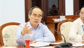 Đồng chí Nguyễn Thiện Nhân phát biểu tại buổi làm việc. Ảnh: KIỀU PHONG