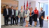 Đồng chí Nguyễn Thiện Nhân cùng đoàn đại biểu TPHCM chào xã giao bà Gladys Berejiklian, Thủ hiến bang New South Wales. Ảnh: KIỀU PHONG