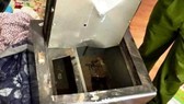 Công an khám nghiệm 1 vụ trộm trước đó. Ảnh: CHÍ THẠCH