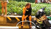 Nữ tài xế ở hiện trường sau khi gây tai nạn liên hoàn