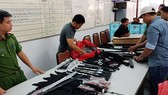 Tang vật vũ khí của 1 nhóm tội phạm trước đó. Ảnh C.P