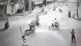 Các đối tượng dùng hung khí gây náo loạn đường phố