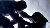 Trộm đột nhập, hiếp dâm chủ nhà rồi cướp tài sản