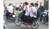 Điều khiển xe máy dưới 50cm³ và xe đạp điện cũng cần có giấy phép?