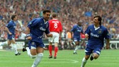 Di Matteo thời còn tung hoành với Zola trên thảm cỏ xanh ở Stamford Bridge