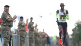 Mo Farah trên đường chạy