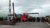 Đường bất ngờ bị sụt lún, 2 người chết, 3 người bị thương