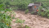 Mưa lớn cuốn trôi người, gây chia cắt nhiều nơi tại huyện Mường Lát