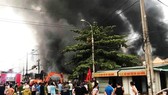 Cháy chợ Còng ở Thanh Hóa, hàng trăm ki ốt bị thiêu rụi