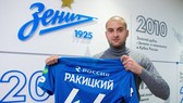 Chuyển sang chơi với Zenit, Rakitsky đã phải trả giá đắt