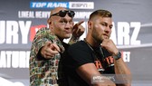 Fury v à Schwarz làm dáng cực kỳ tấu hài