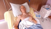 Froome đang nằm viện điều trị chấn thương, sẽ không thể tham gia Tour de France