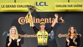 Dylan Groenwegen trên bục nhận giải