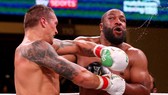 Một cú ra quyền đánh "lật mặt" đối thủ của Usyk