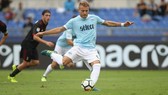 Ciro Immobile (Lazio) mở tỷ số trên chấm 11m. Ảnh: Four Four Two