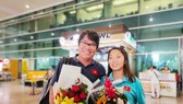 Tưởng đoàn Dương Vũ Lâm và đội trưởng Huỳnh Như được chào đón nồng nhiệt tại sân bay Tân Sơn Nhất. Ảnh: DŨNG PHƯƠNG