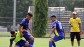 Thầy trò đội U15 Việt Nam trên sân tập. Ảnh: Đoàn Nhật