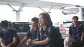 Đội tuyển nữ Việt Nam tại sân bay Tân Sơn Nhất. Ảnh: Hữu Thịnh