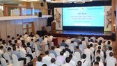 Các đại biểu trao đổi kinh nghiệm đẩy mạnh ứng dụng CNTT ngành TNMT