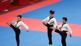 Bộ ba Nguyễn Thiên Phụng, Trần Tiến Khoa, Lê Thanh Trung đã giành tấm HCĐ đầu tiên cho Đoàn thể thoa Việt Nam