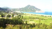 Dự án khu du lịch - khách sạn nghỉ dưỡng Vĩnh Hội, quy mô sử dụng 342ha đất bỏ hoang 10 năm nay. Ảnh: NGỌC OAI