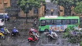 Đêm 27-10, nhiều nơi trong cả nước có mưa dông, đề phòng thời tiết nguy hiểm