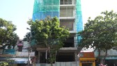 Một công nhân nguy kịch do thanh sắt dài 4m rơi trúng
