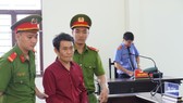 Lãnh án 2 năm tù vì “nựng” bé gái 7 tuổi