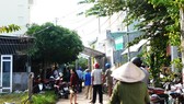 Vợ chồng nằm chết trên vũng máu trong ngôi nhà khóa kín cửa