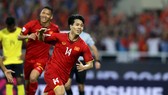 Việt Nam - Malaysia 2-0: Công Phượng gây cuồng phong, Quả bóng vàng Anh Đức lại tỏa sáng