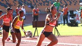 Vòng loại nội dung 200m nữ diễn ra sáng 7-12, Tú Chinh đã bị đối thủ chủ nhà Kristina Marine Knott vượt khá xa và phá kỷ lục SEA Games. Ảnh: DŨNG PHƯƠNG