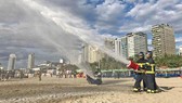 Hàng trăm người tham gia diễn tập ứng phó sự cố tràn dầu trên biển
