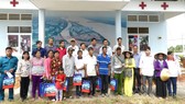 Trao 16 phần quà thiết thực cho các cựu chiến binh tại ấp Cồn Chim