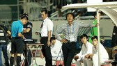 HLV Miura như chịu trận trong hiệp hai. Ảnh: Đức Duy