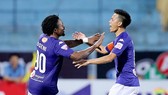 Trong khi Văn Quyết vừa trở lại thì CLB Hà Nội lại chia tay Oseni ít nhất là 3 tháng. Ảnh: MINH HOÀNG