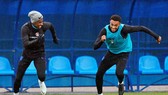 Rashford và Trent Alexander-Arnold vui vẻ tập luyện trước vòng tứ kết.