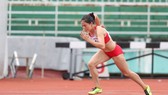 Giành 2 HCV 400m và 400m rào nữ nhưng Nguyễn Thị Huyền phải chờ xem xét mới biết có được triệu tập bổ sung lên ĐTQG hay không. Ảnh: DŨNG PHƯƠNG