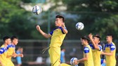 U22 Việt Nam dần thích nghi với mặt sân cỏ nhân tạo. Ảnh: Minh Hoàng