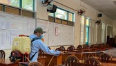 Phun khử trùng lớp học