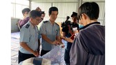 Trên 8.700 kiện hàng tồn ở cảng biển, sân bay chưa có người nhận