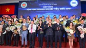 Chủ tịch UBND TPHCM Nguyễn Thành Phong cám ơn lãnh sự các nước và các doanh nghiệp tiêu biểu. Ảnh: VIỆT DŨNG