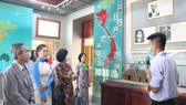 Kiều bào dâng hương Chủ tịch Hồ Chí Minh nhân dịp Quốc khánh 2-9