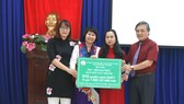 Kiều bào Mỹ giúp giảng viên, sinh viên TPHCM “giải khát” sách quý