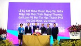 Scene at the signing ceremony (Photo: VNA)