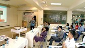 Ewater Company, a science – technology business in HCMC, is conducting a consultation session on solutions and equipment for industrial boilers. Photo by Tan Ba