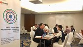 Italian and Vietnamese companies exchange information at the B2B meeting during the event “Machinery Made in Italy” in Hanoi (Photo: VNA)