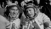 Russian astronaut Viktor Gorbatko (R) and Vietnamese cosmonaut Pham Tuan returned to the Earth in the “Union-37” spaceship on July 23, 1980 (Photo: VNA)