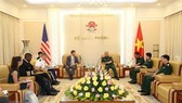 Deputy Minister of National Defence Sen. Lieut. Gen. Nguyen Chi Vinh (R) and Assistant Secretary of Defence for Indo-Pacific Security Affairs in the US Government Randall Schriver (Source: VNA)