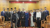 City leaders pose with delegates of SSEAYP2019 (Photo:hcmcpv)